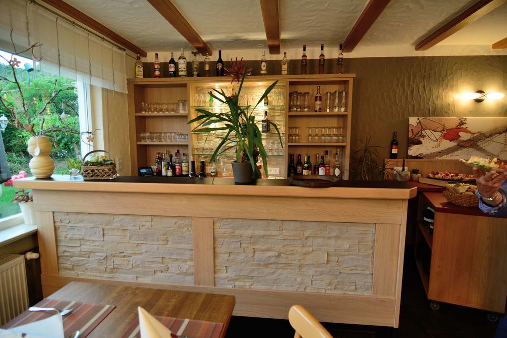 Hotel-Restaurant-Weingut Kapellenhof คล็อตเทน ภายนอก รูปภาพ
