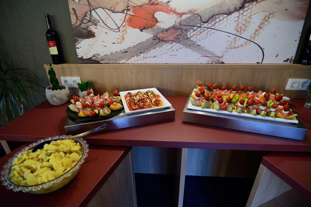 Hotel-Restaurant-Weingut Kapellenhof คล็อตเทน ภายนอก รูปภาพ