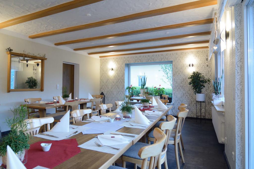 Hotel-Restaurant-Weingut Kapellenhof คล็อตเทน ภายนอก รูปภาพ