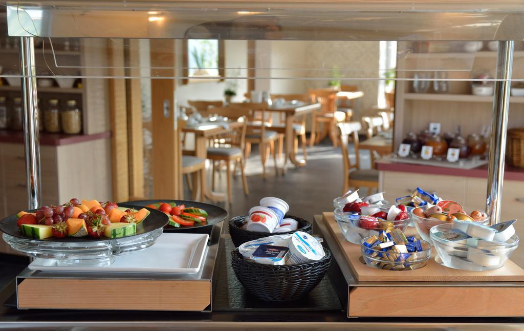 Hotel-Restaurant-Weingut Kapellenhof คล็อตเทน ภายนอก รูปภาพ