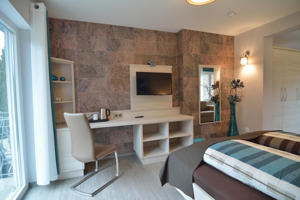 Hotel-Restaurant-Weingut Kapellenhof คล็อตเทน ภายนอก รูปภาพ