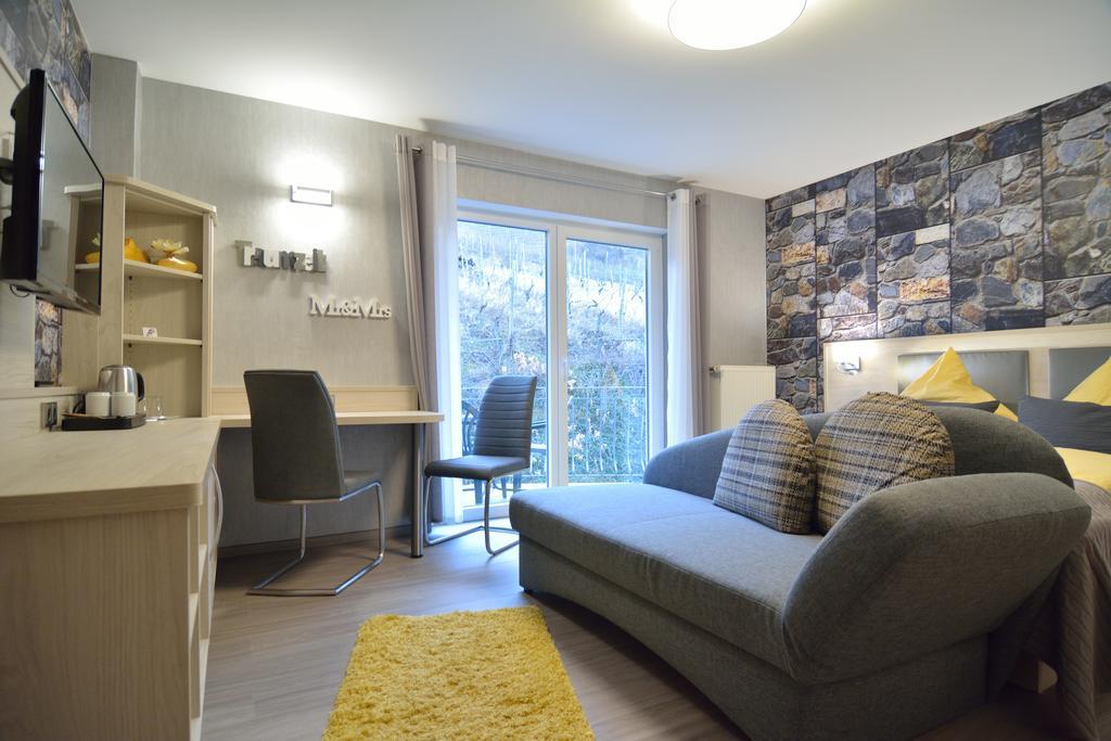 Hotel-Restaurant-Weingut Kapellenhof คล็อตเทน ภายนอก รูปภาพ
