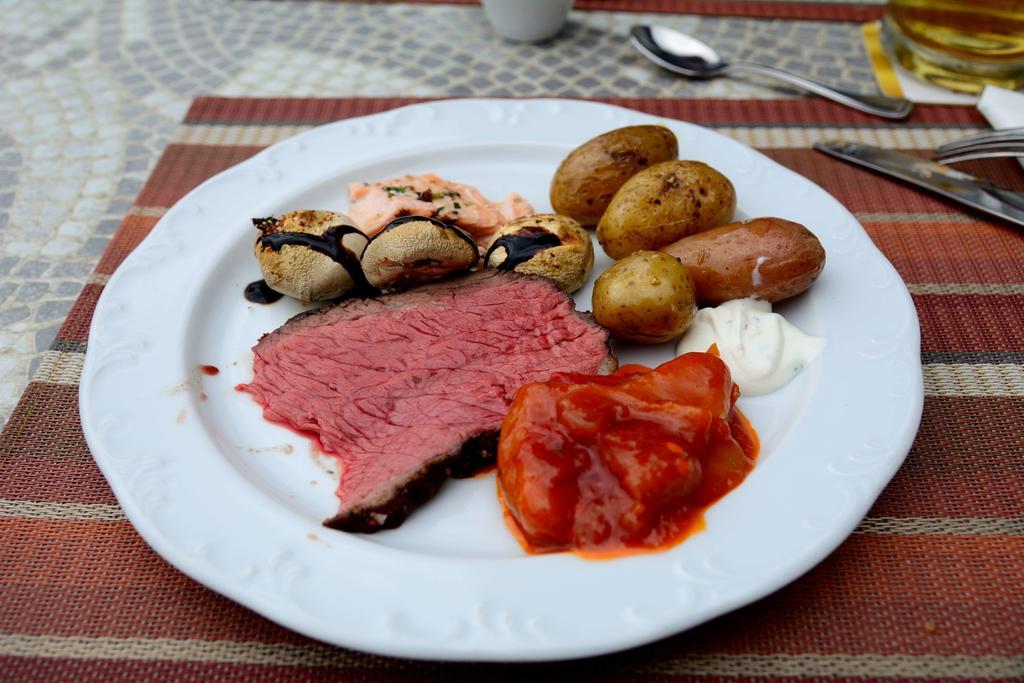 Hotel-Restaurant-Weingut Kapellenhof คล็อตเทน ภายนอก รูปภาพ