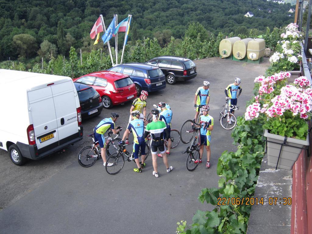 Hotel-Restaurant-Weingut Kapellenhof คล็อตเทน ภายนอก รูปภาพ