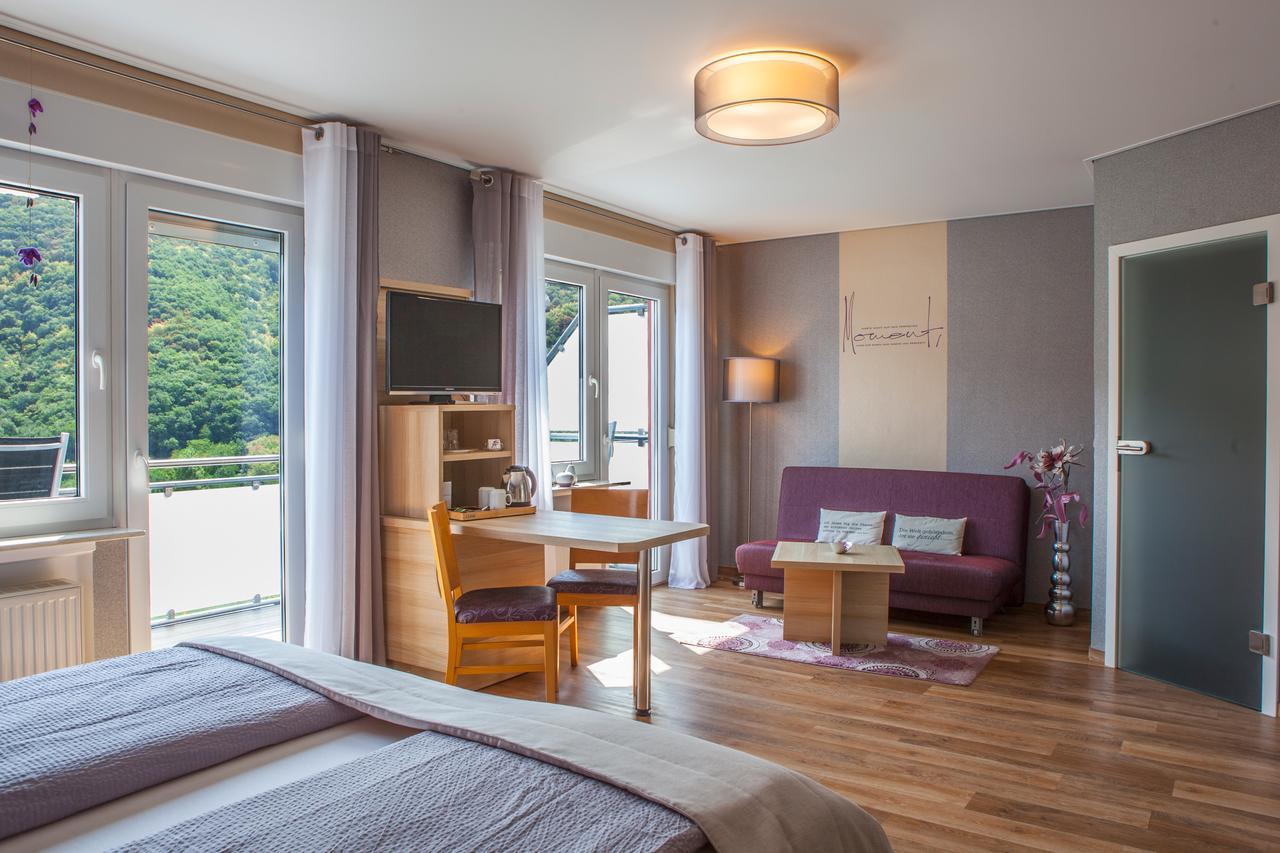 Hotel-Restaurant-Weingut Kapellenhof คล็อตเทน ภายนอก รูปภาพ