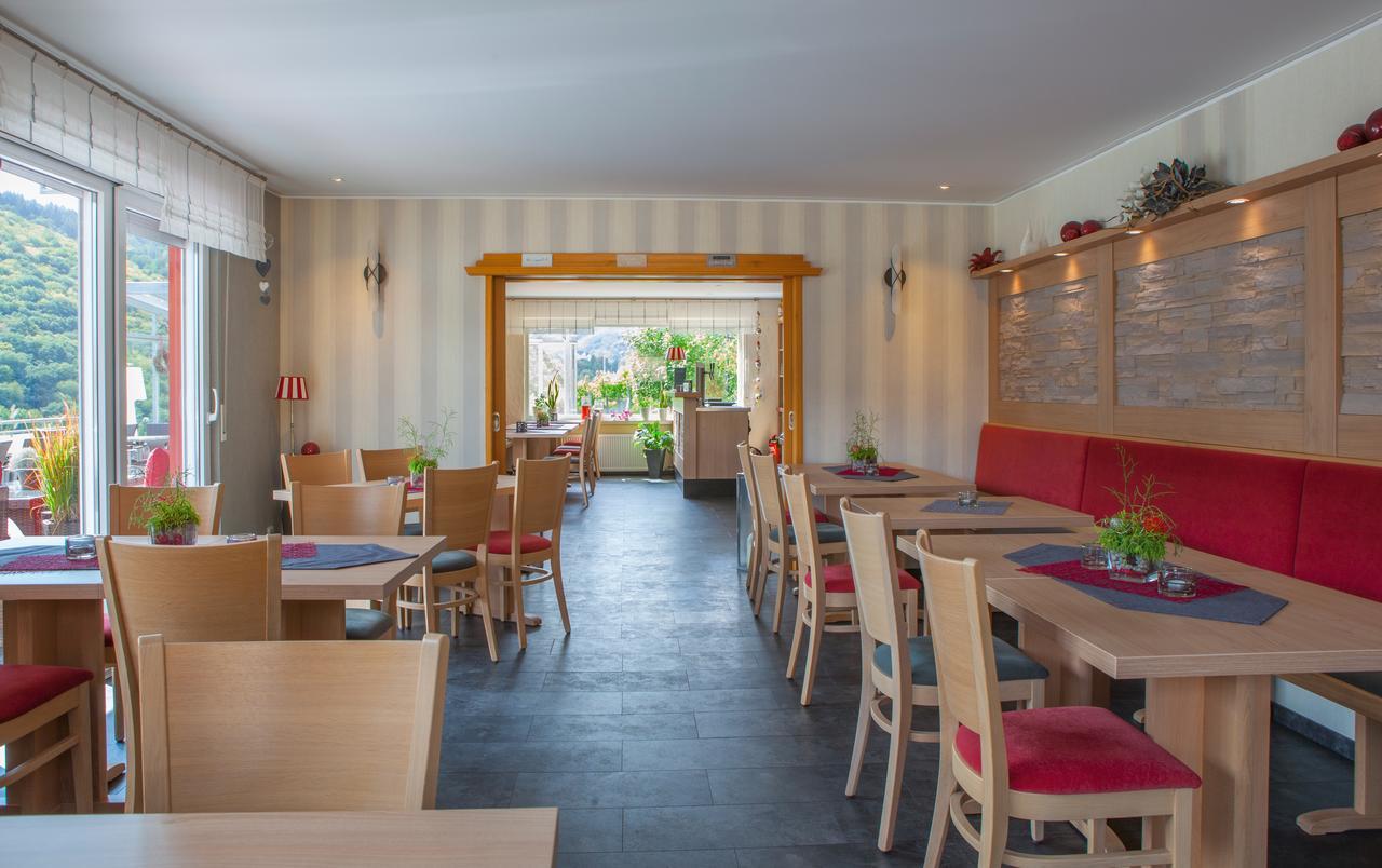 Hotel-Restaurant-Weingut Kapellenhof คล็อตเทน ภายนอก รูปภาพ