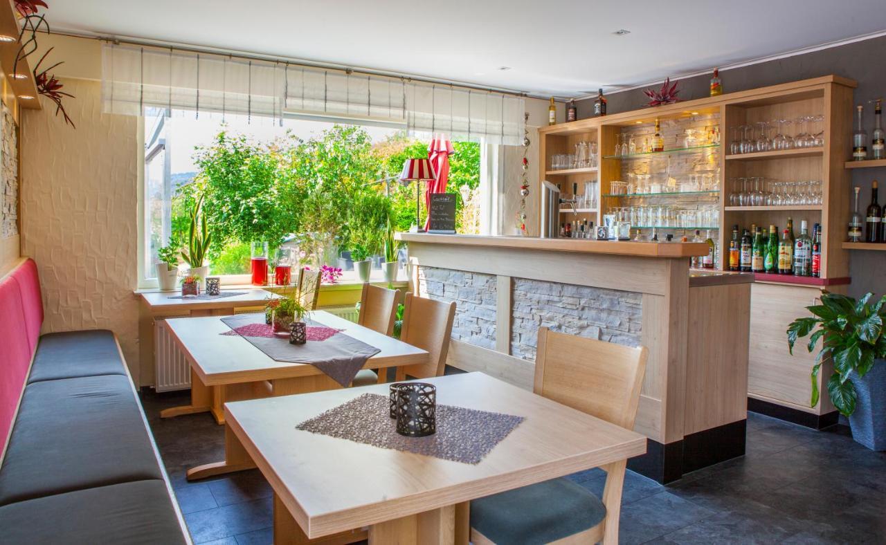 Hotel-Restaurant-Weingut Kapellenhof คล็อตเทน ภายนอก รูปภาพ