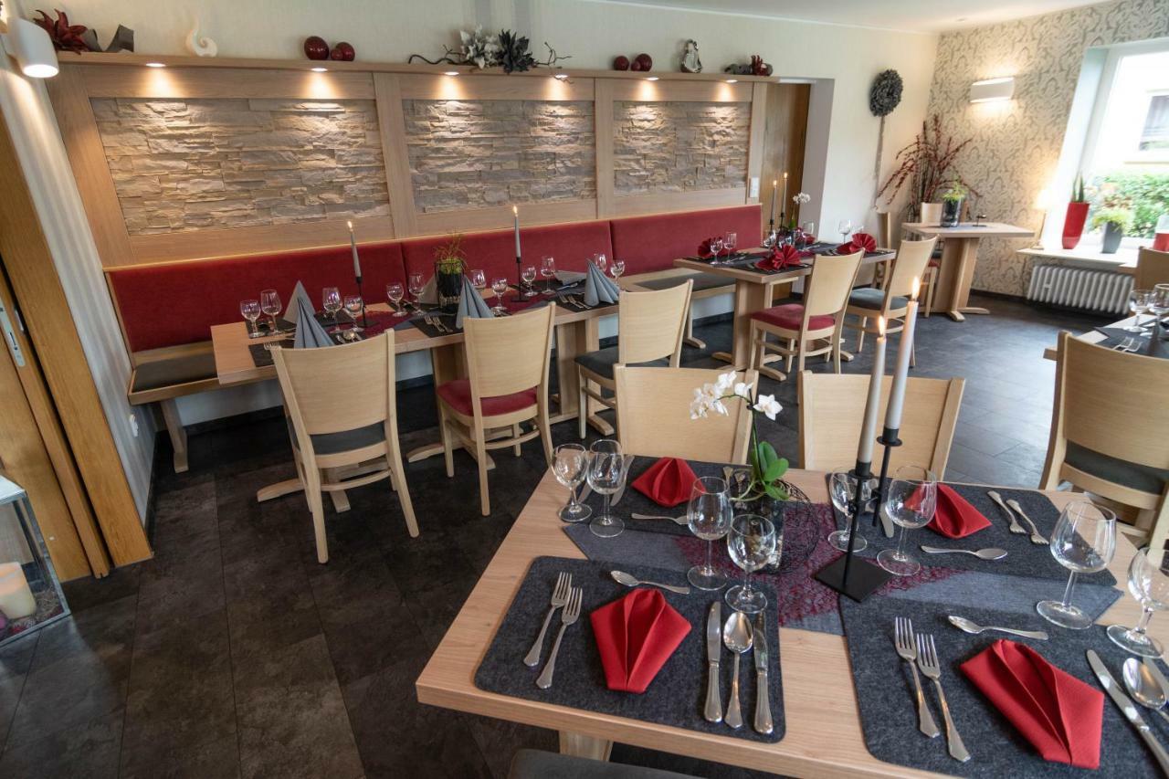 Hotel-Restaurant-Weingut Kapellenhof คล็อตเทน ภายนอก รูปภาพ